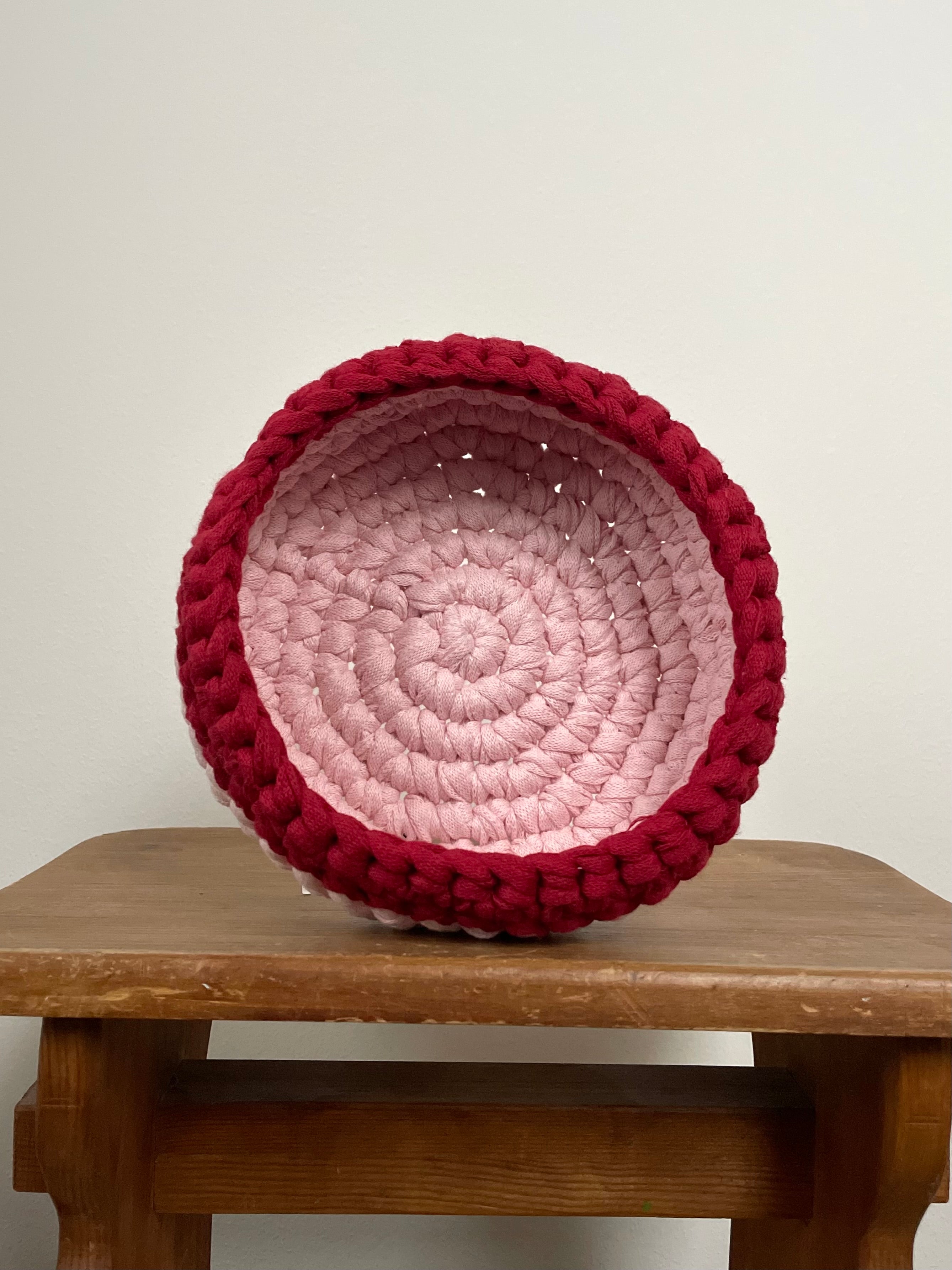 Virkad korg - Mellan rosa