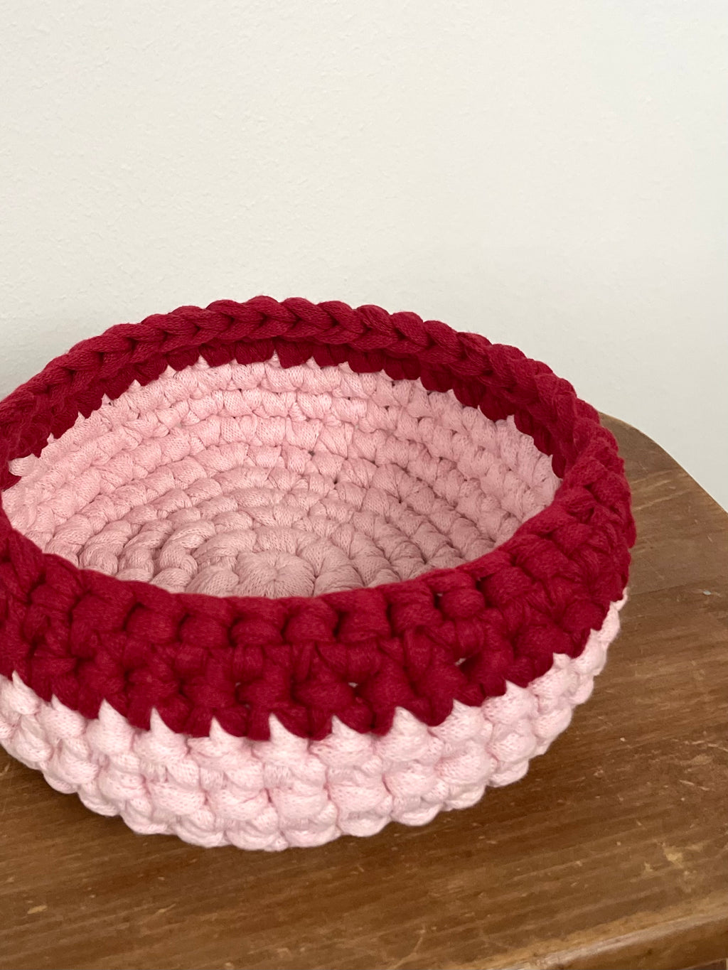 Virkad korg - Mellan rosa
