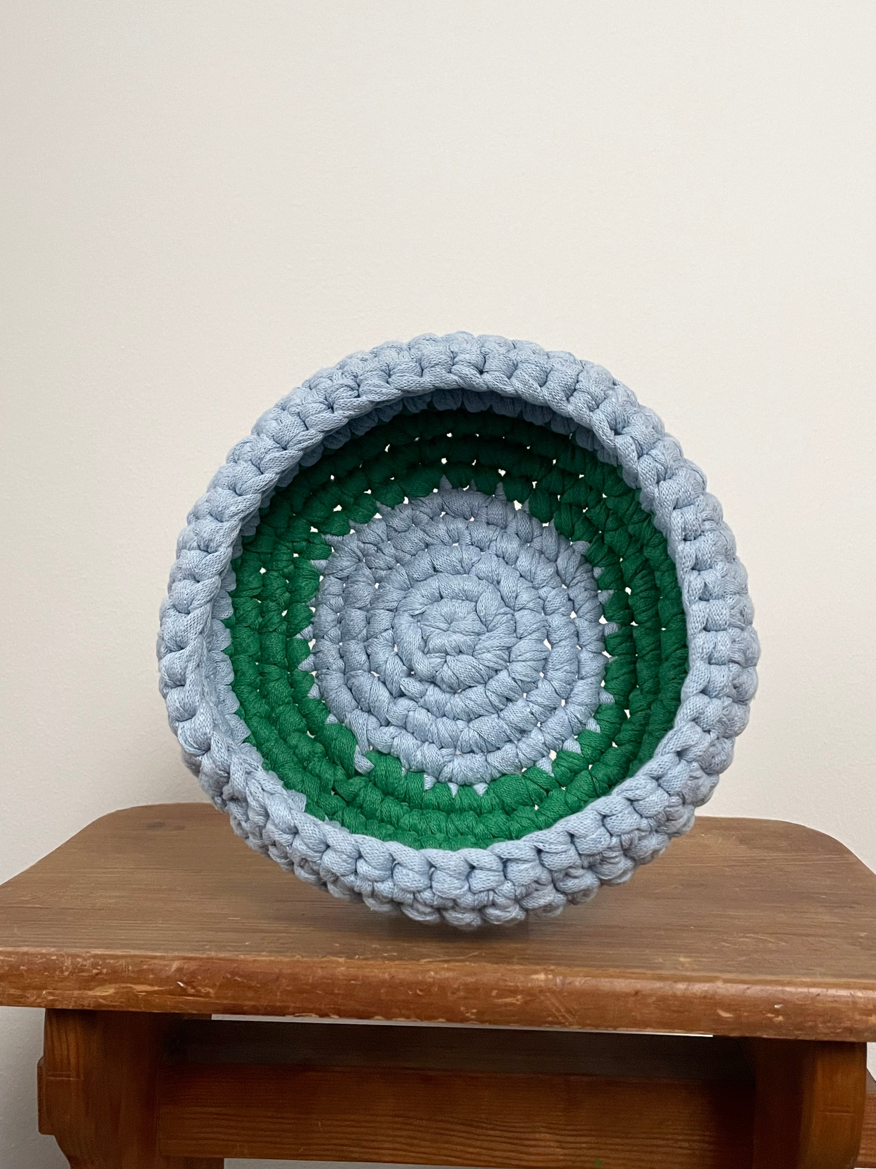 Virkad korg - Mellan ljusblå