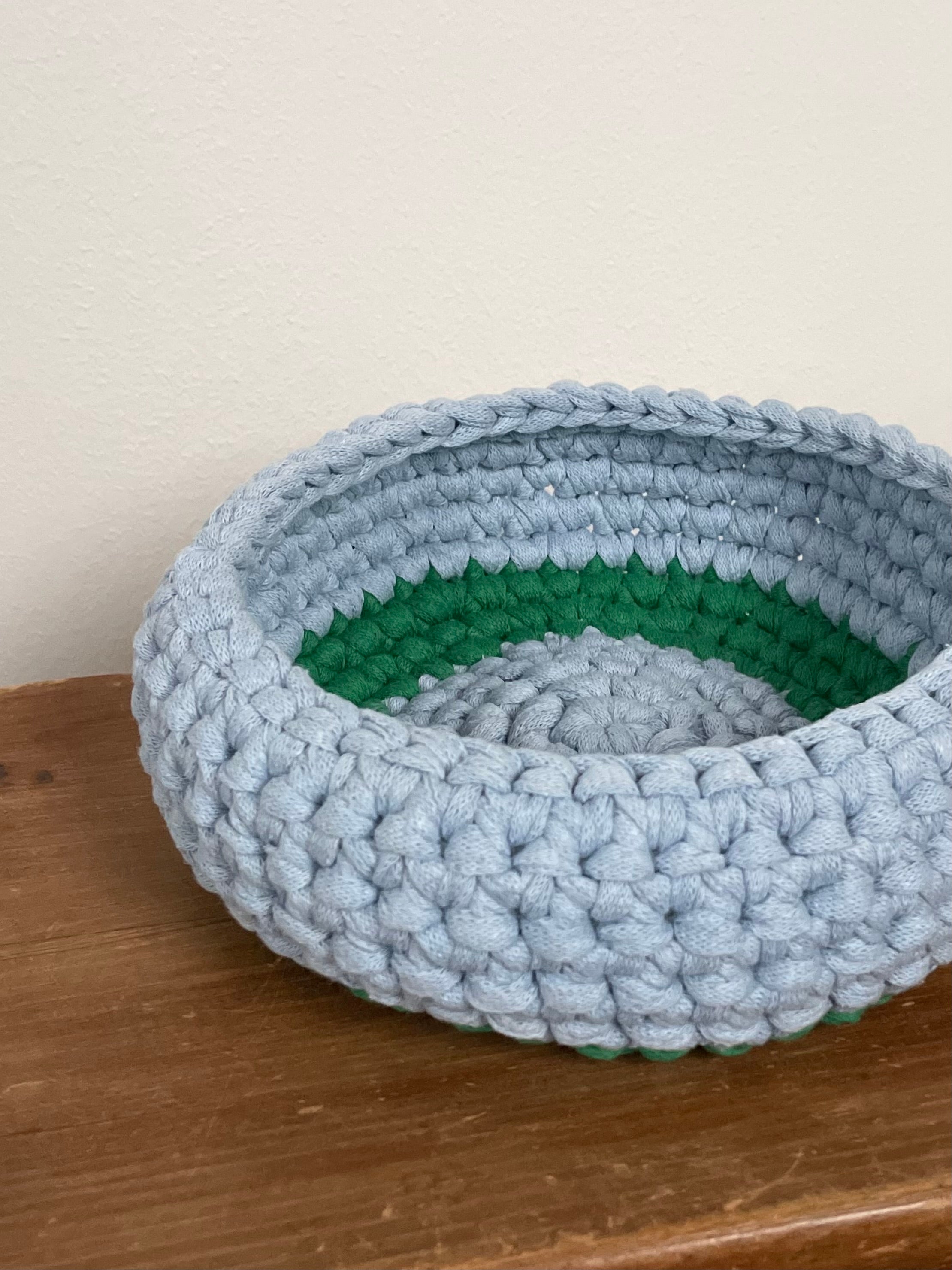 Virkad korg - Mellan ljusblå